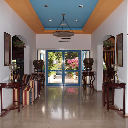 Paphiessa Hotel & Apartments Paphos Bagian luar foto