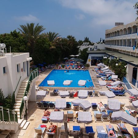 Paphiessa Hotel & Apartments Paphos Bagian luar foto