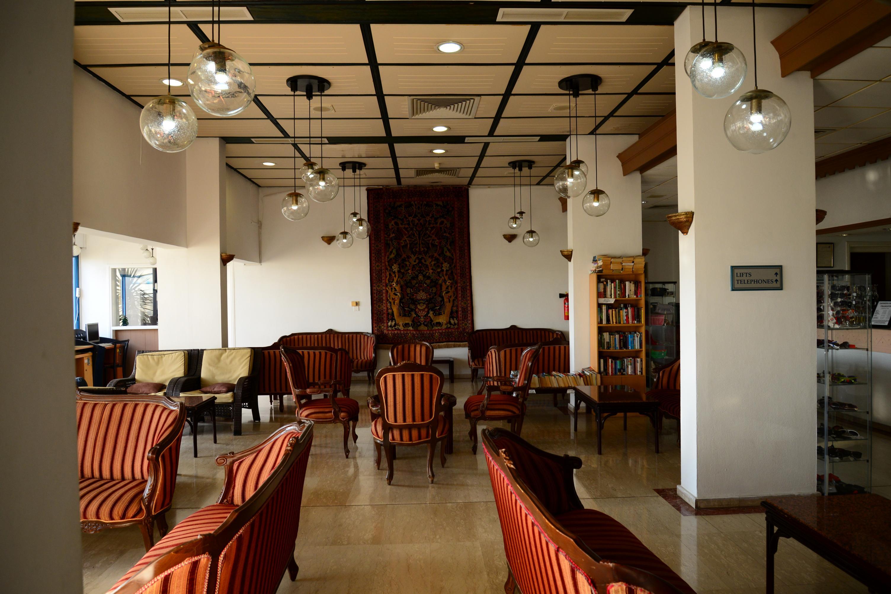 Paphiessa Hotel & Apartments Paphos Bagian luar foto