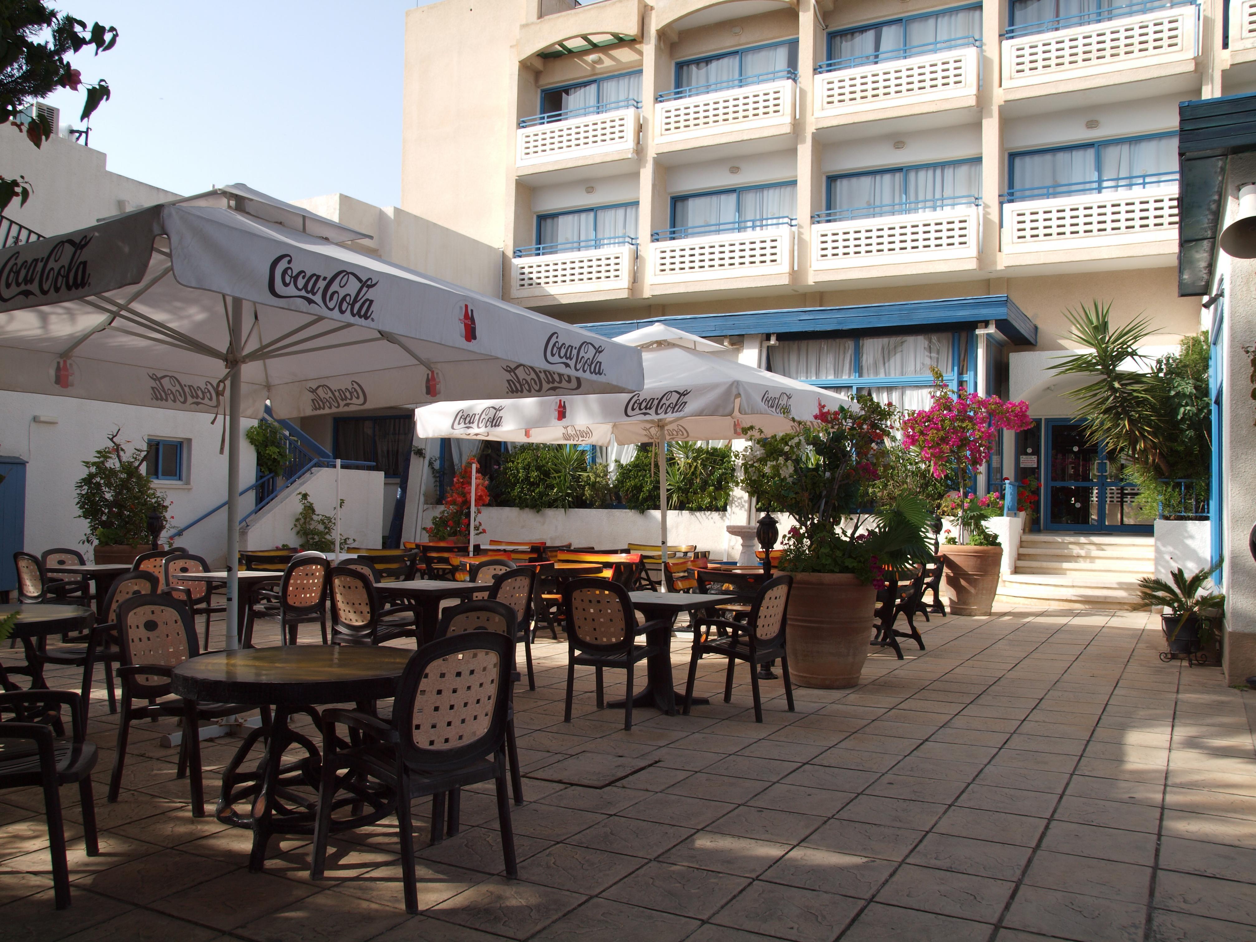 Paphiessa Hotel & Apartments Paphos Bagian luar foto