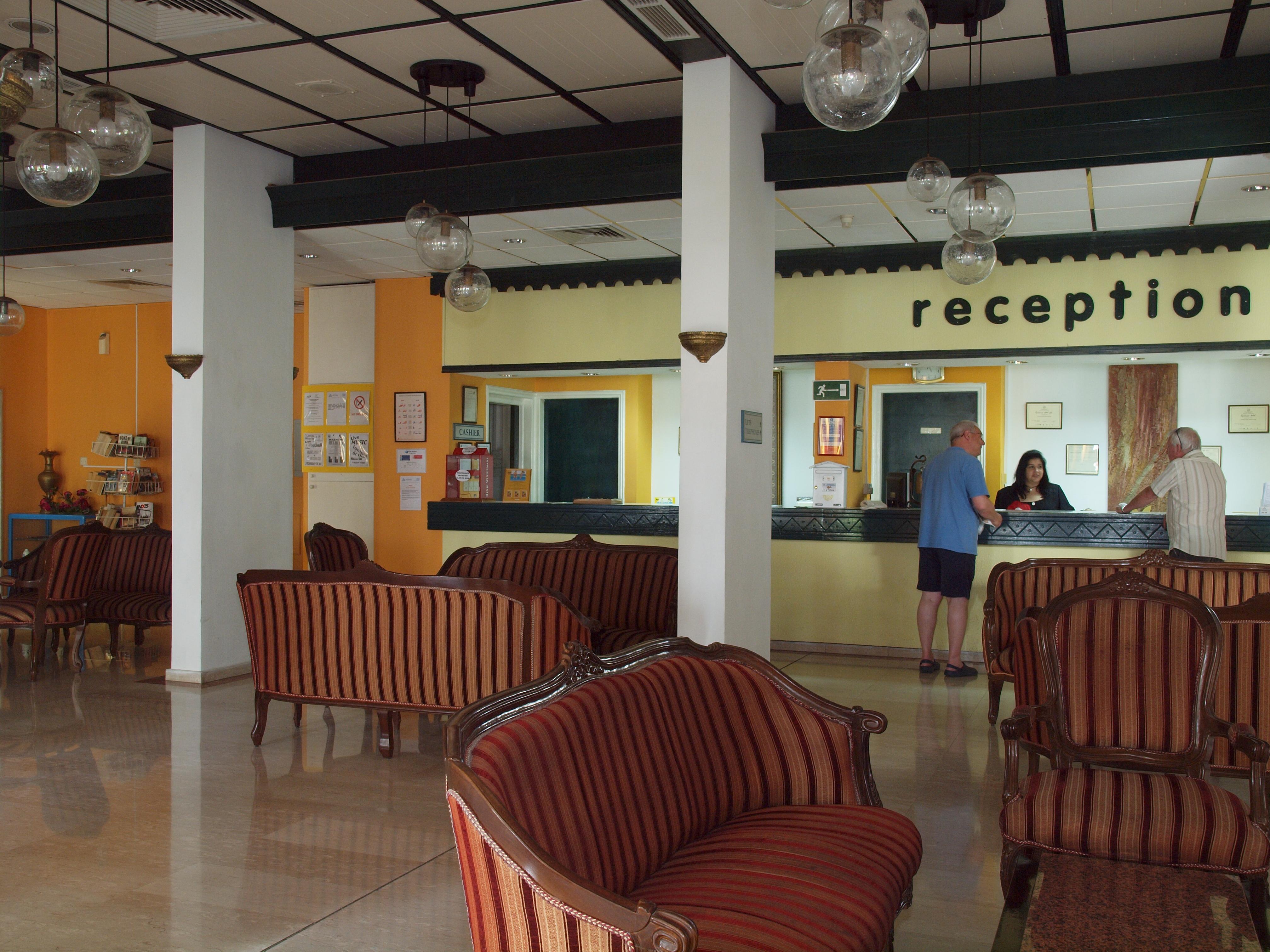 Paphiessa Hotel & Apartments Paphos Bagian luar foto