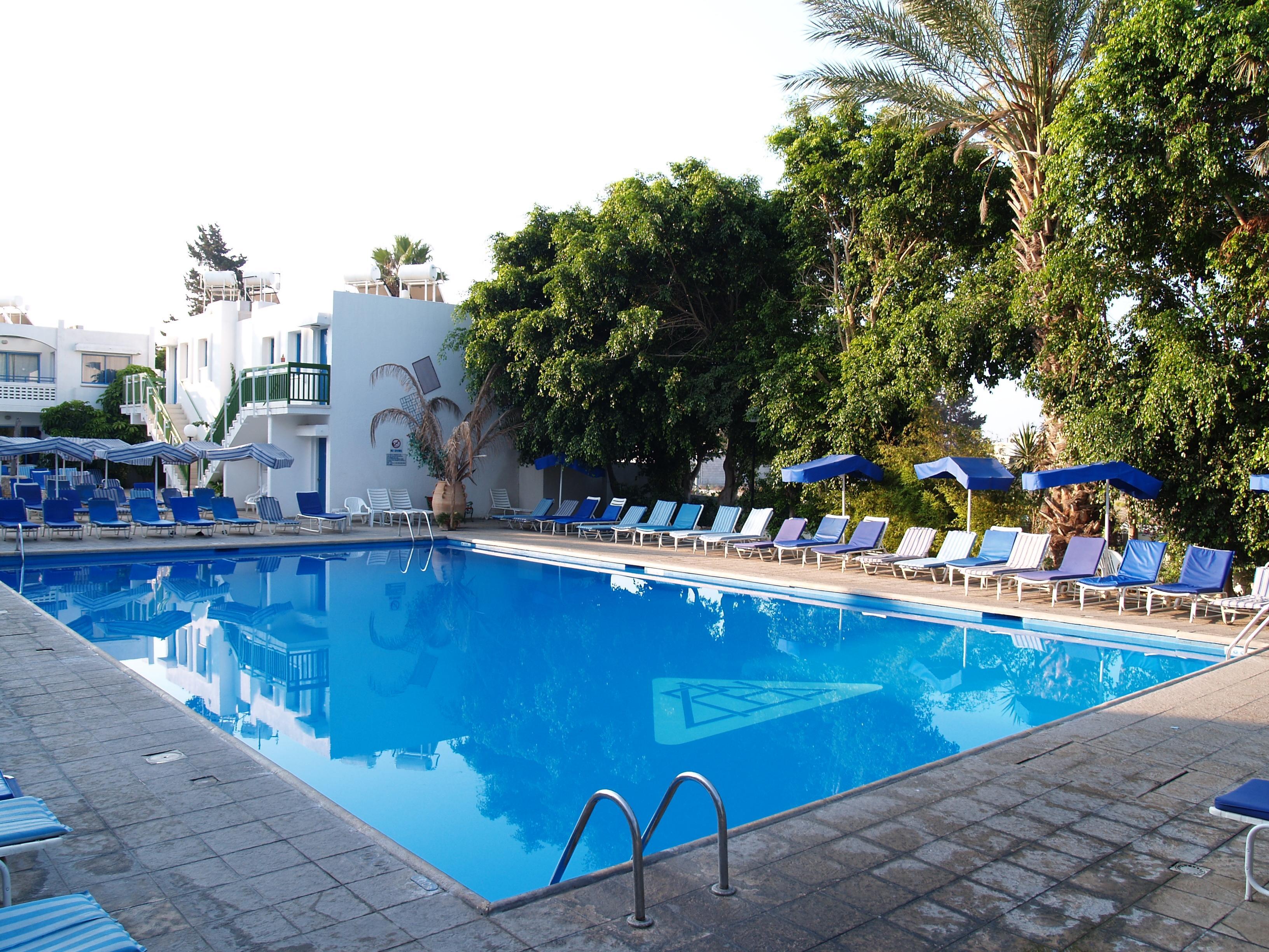 Paphiessa Hotel & Apartments Paphos Bagian luar foto