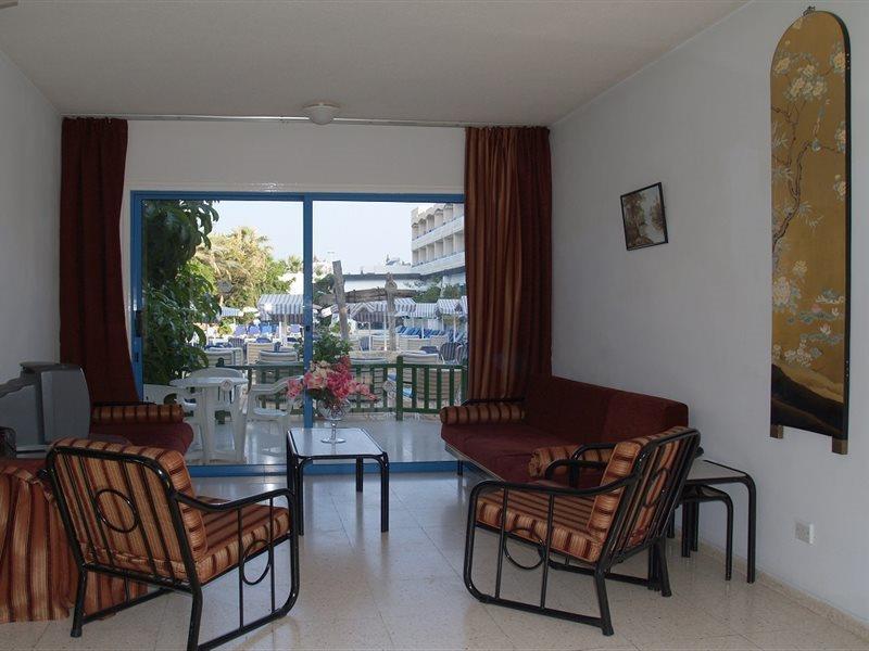 Paphiessa Hotel & Apartments Paphos Bagian luar foto
