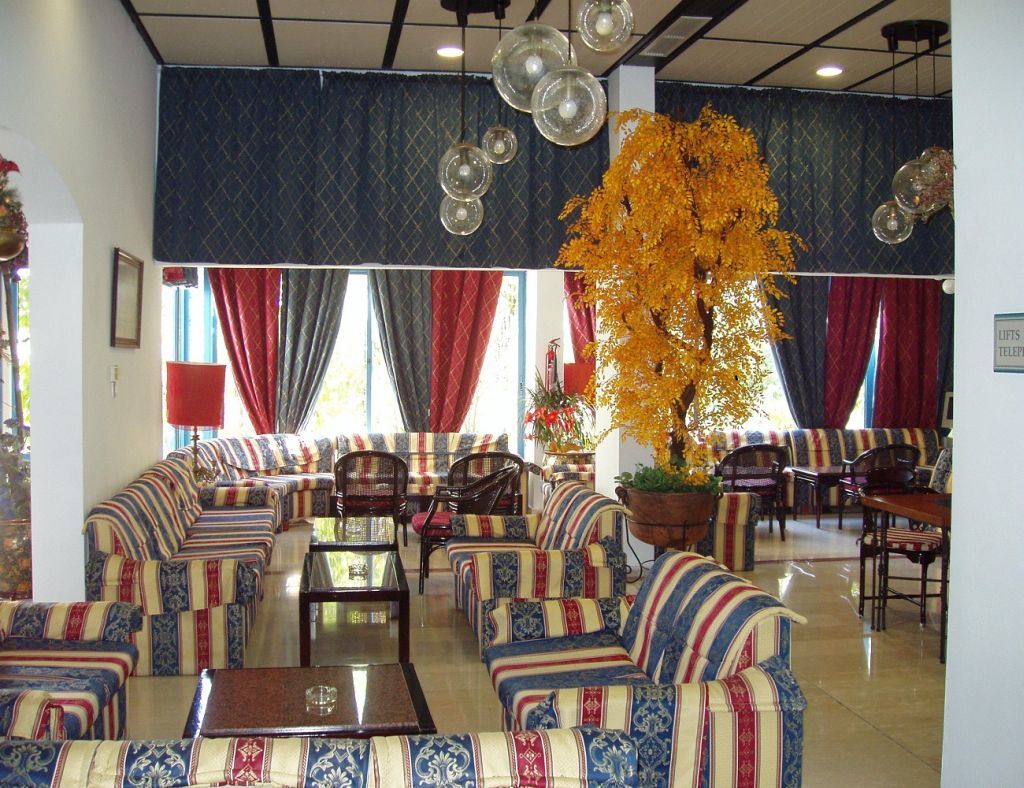 Paphiessa Hotel & Apartments Paphos Bagian luar foto